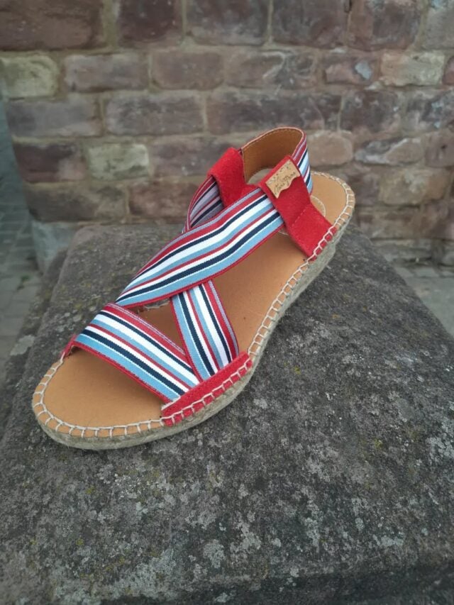 Nouveau modèle disponible ✨️

.
.
.
.
.

#espadrilles #lespadrilledelitxu #saintjeanpieddeport